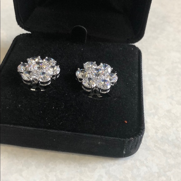 Earring - Picture 2 of 6